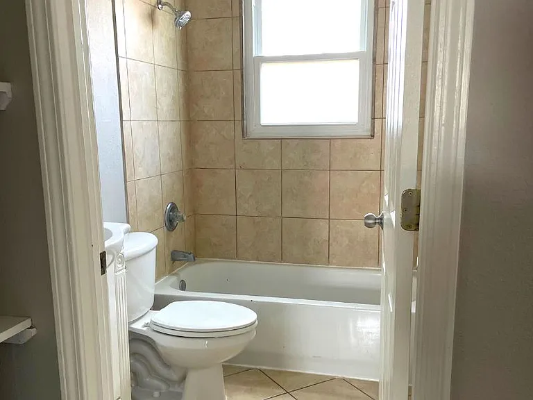 4909 S Claiborne Ave — Photo 10