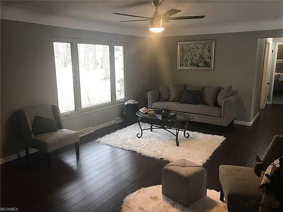 3rd image of 8280 Glenn Oak Dr
