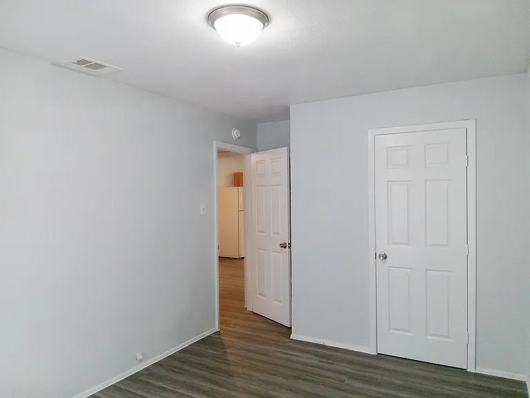 658 Corliss — Photo 17