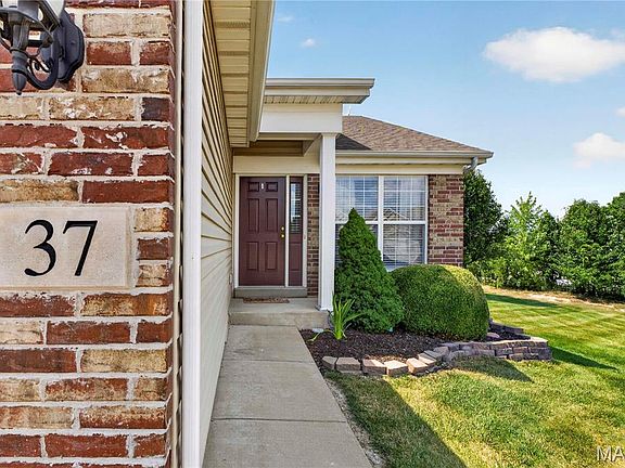 2nd image of 37 Sommer Circle Dr