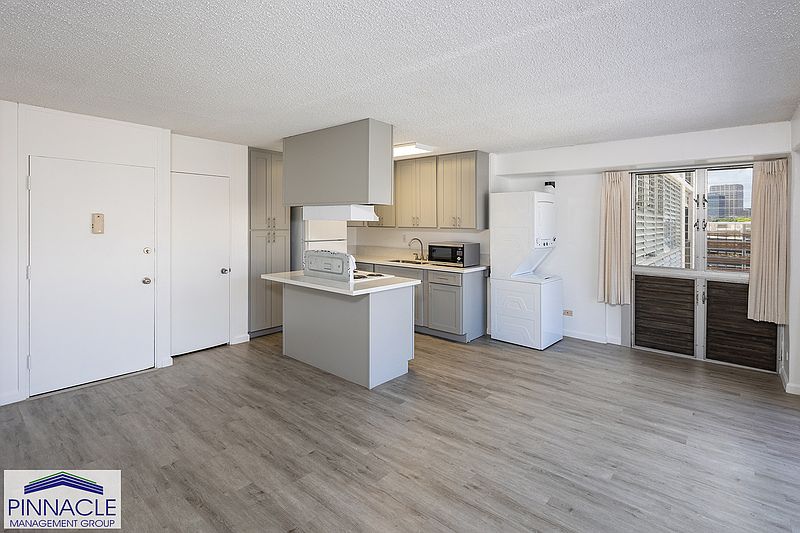 studioHeyap バス停とJK 1/6 (Waiting for him) 818 S King St APT 802, Honolulu, HI 96813 | Zillow