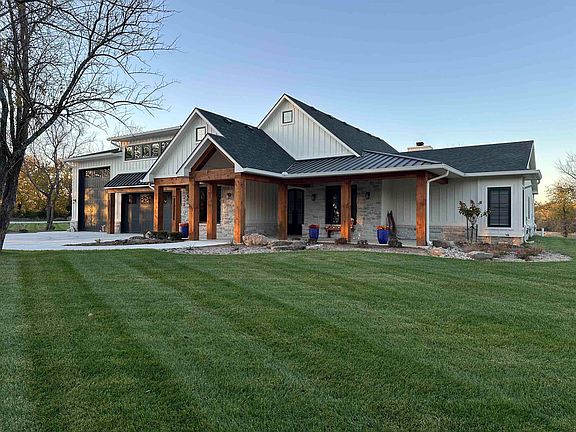 2nd image of 9040 N Isabelle Ct