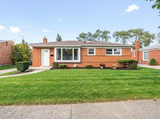 35230 Parkdale St, Livonia, MI 48150