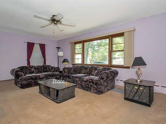 3rd image of 50 Ronkonkoma Blvd