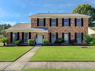 318 Lost Rock Dr, Webster, TX 77598