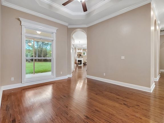 4th image of 165 Wisteria Ln