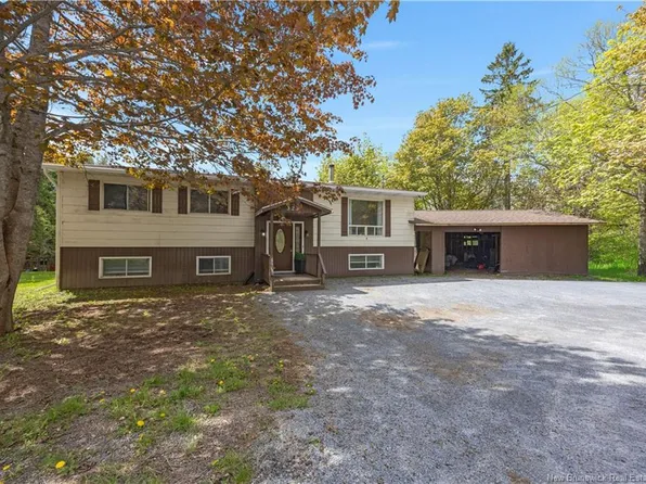 323 Gondola Point Rd, Rothesay, NB E2E 1Y4