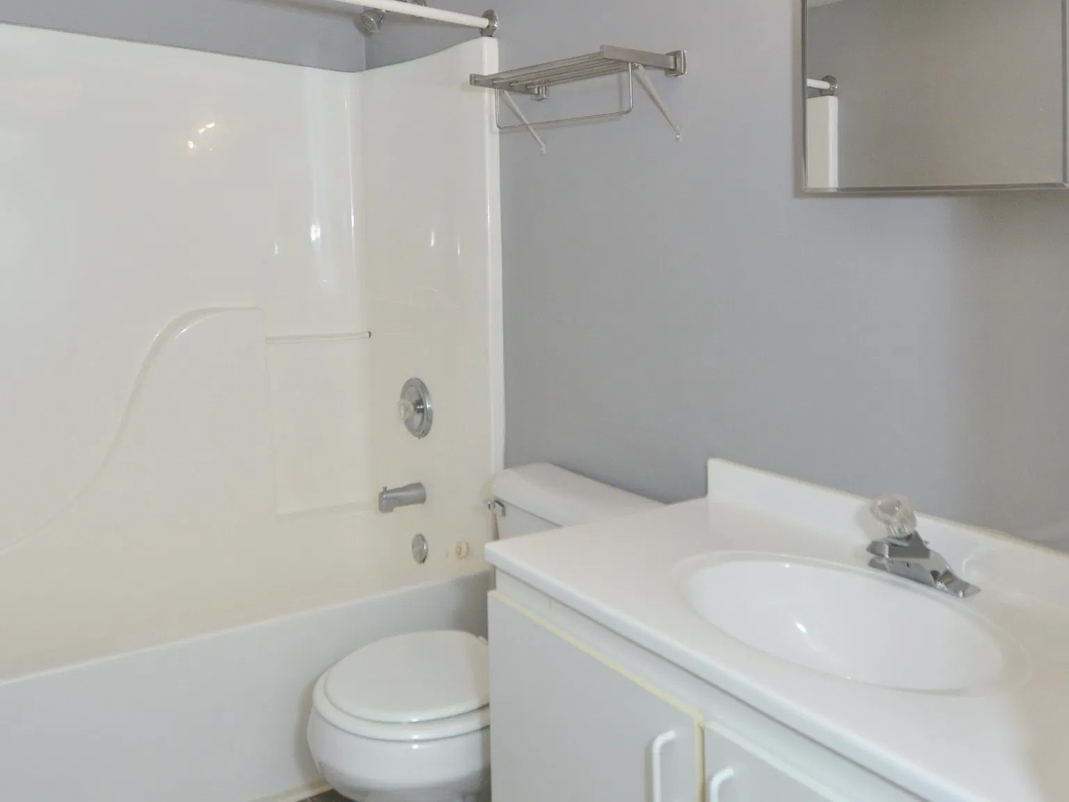 1 bed, 742 sqft, $1,199 — Photo 3