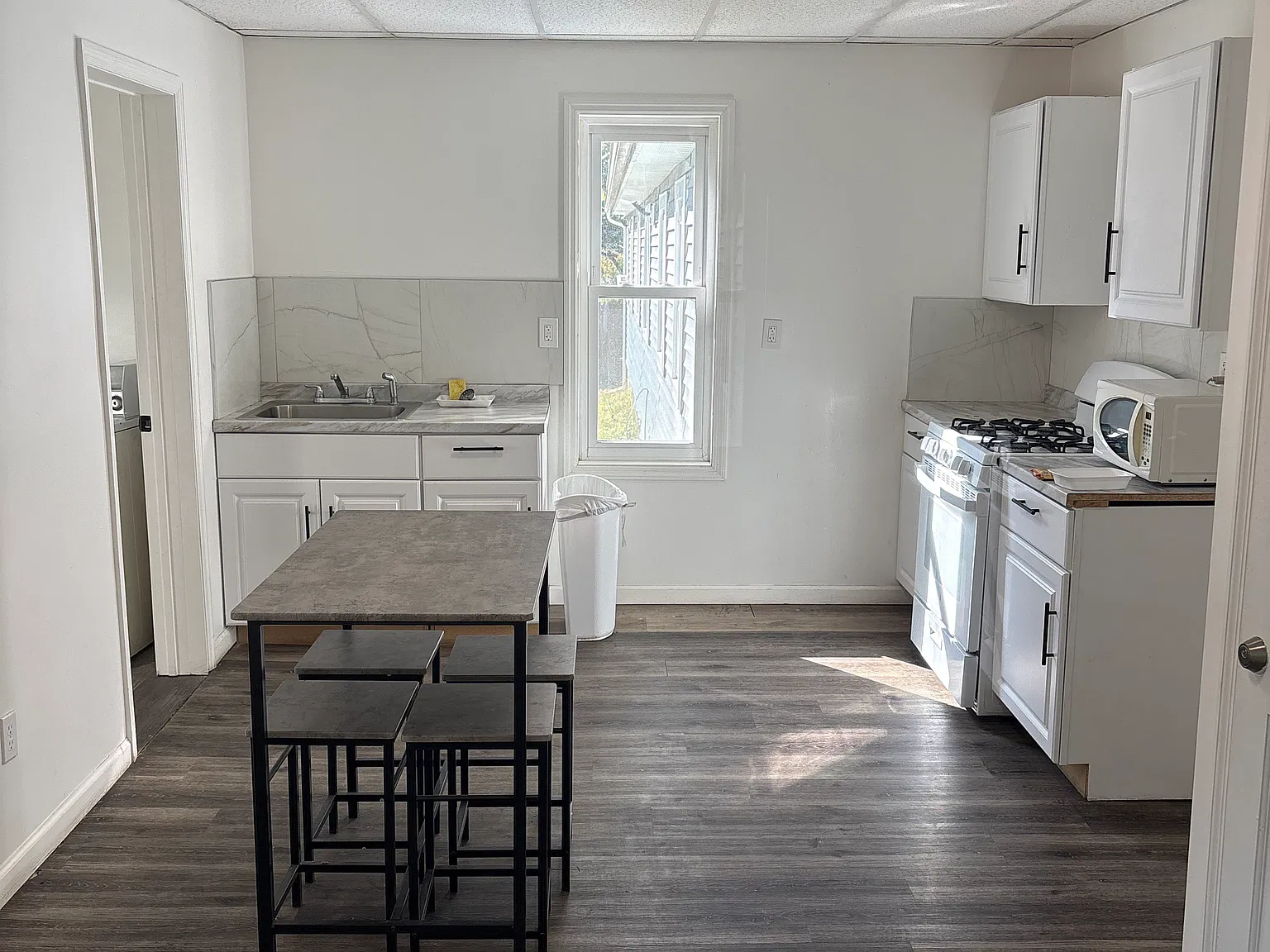 Studio, $1,050 — Photo 3