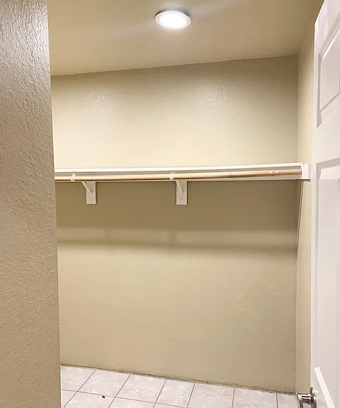 Mud room or pantry (40 sq ft) Could be a small office