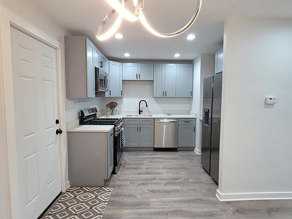 3rd image of 6821 Olcott Ave