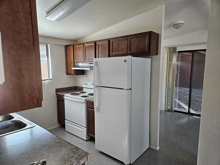 3240 E Towner St — Photo 2