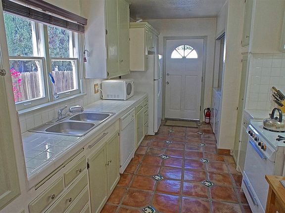4th image of 4918 Denny Ave