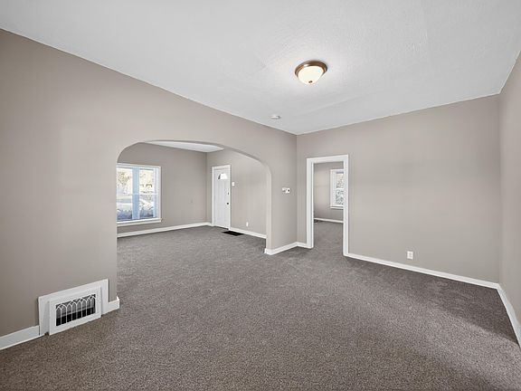5th image of 2319 East Ave