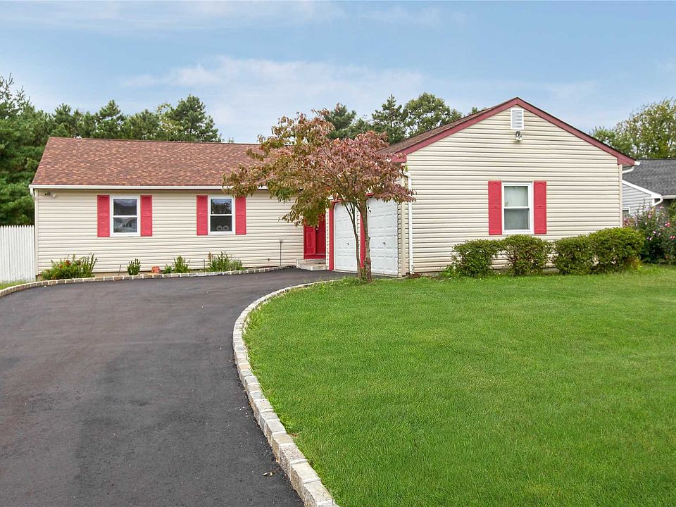 1st image of 26 Blueberry Ln