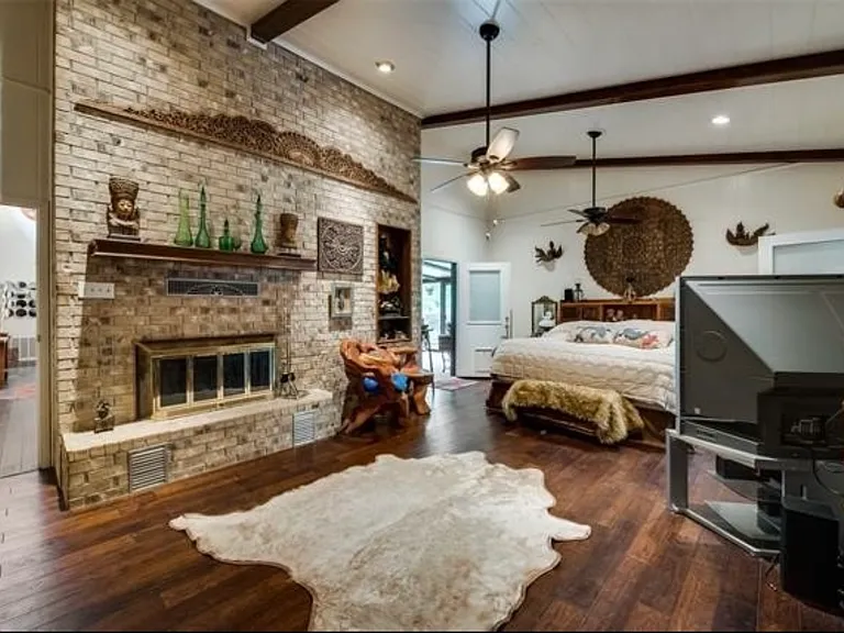 6049 W Red Bird Ln — Photo 4