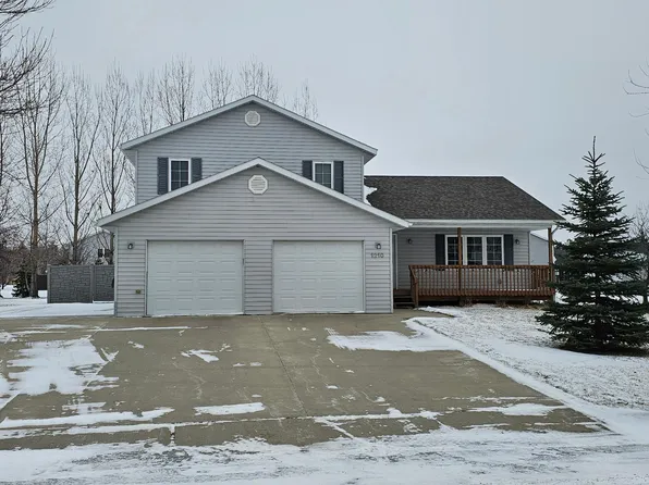 1210 Somerset Dr, Thief River Falls, MN 56701