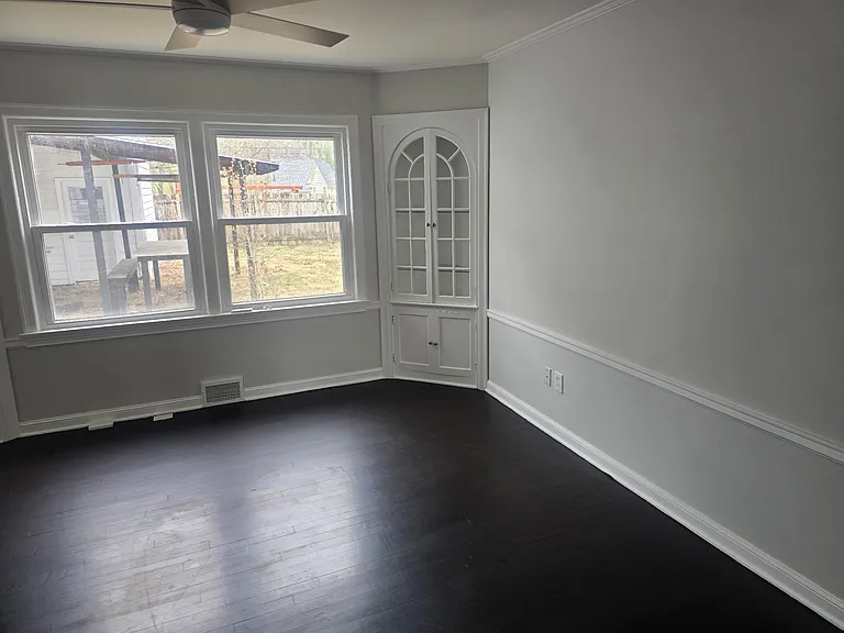 3950 Riverside Dr — Photo 6