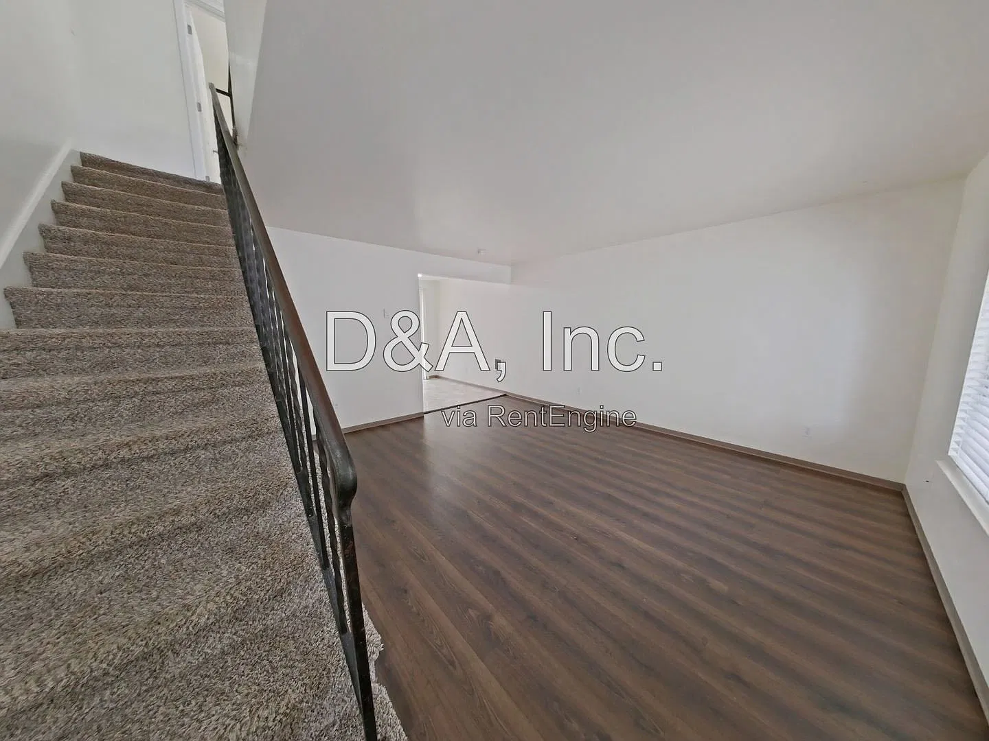 2 bed, 1.0 bath, 816 sqft, $1,595 — Photo 2