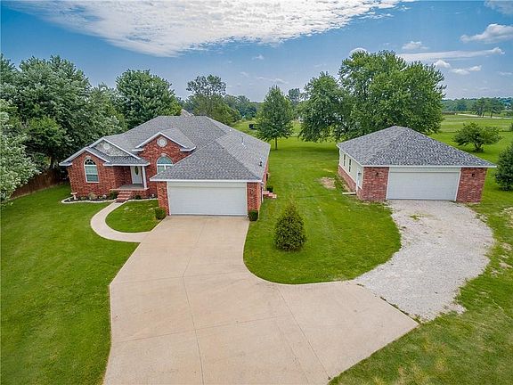 4th image of 2819 Little Flock Dr