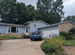 384 Moore Rd, Akron, OH 44319