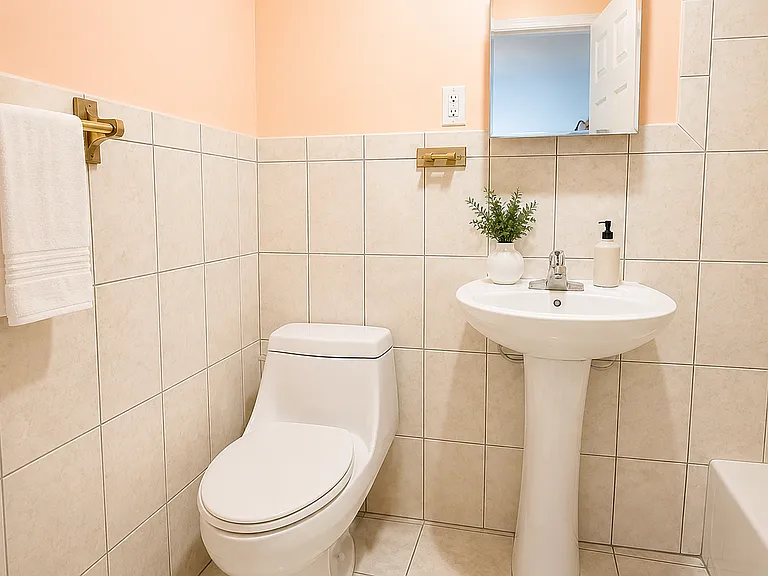 192 Wilson Ave #3R — Photo 5