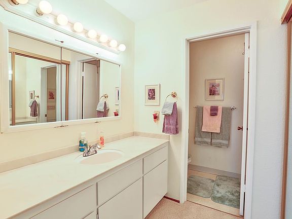 4th image of 1053 Cumberland Pl