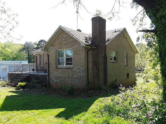 3rd image of 1208 N Main Ave