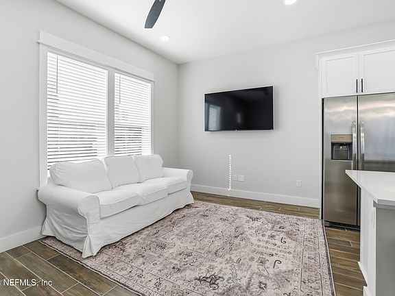 5th image of 673 6TH Avenue S