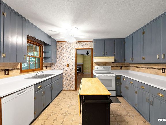 2nd image of 431 Hallmark Rd