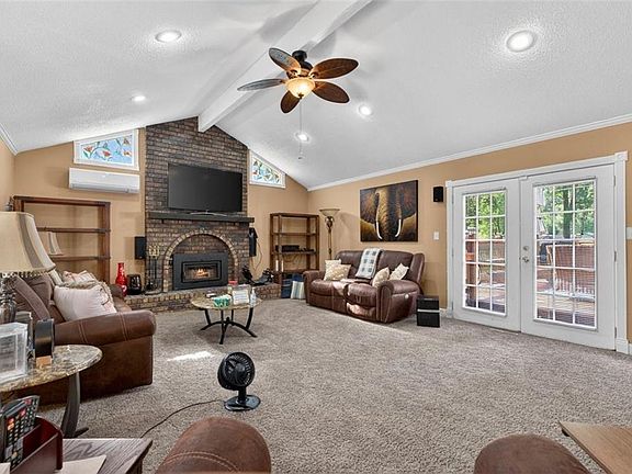 5th image of 6204 Hedges Ave
