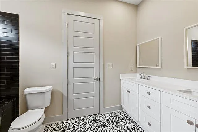 2139 Columbus St — Photo 12
