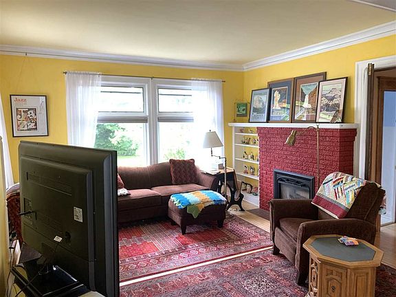 LR with gas fireplace