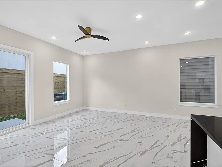 5906 Saint Augustine St #F — Photo 11