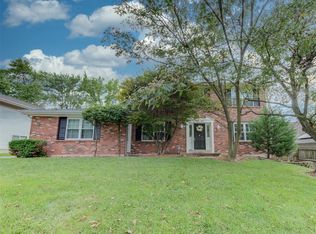 1735 Schuetz Rd, Saint Louis, MO 63146