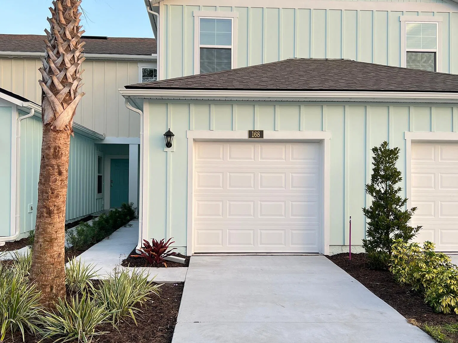 3 bed, 2.5 bath, 1502 sqft, $2,000 — Photo 1