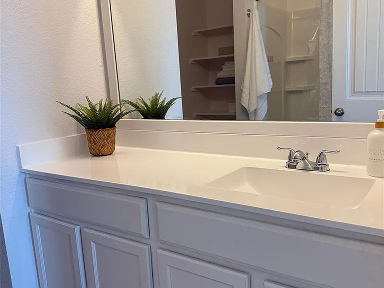 14907 Retha Pass — Photo 8
