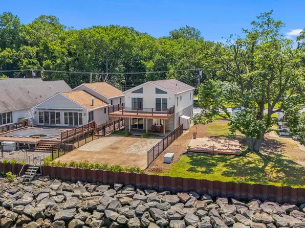 187 N River Dr, Pennsville, NJ 08070