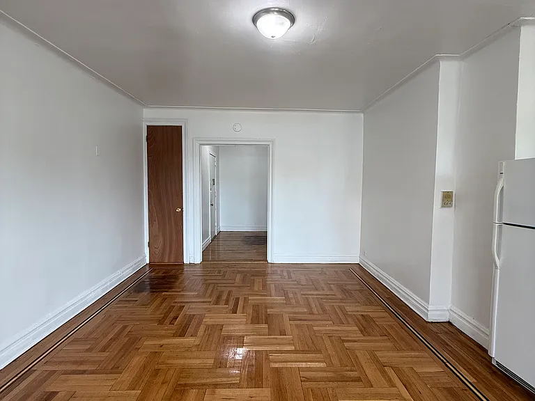 Carpenter Ave — Photo 2