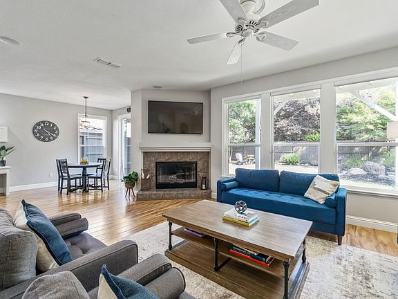 2nd image of 4047 Meadow Wood Dr