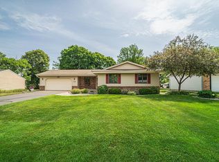 1053 Merrifield St, Shakopee, MN 55379