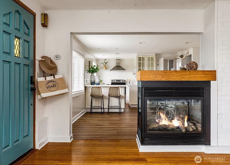 4th image of 3661 Shorewood Avenue
