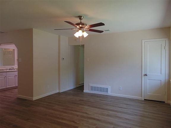 4th image of 307 W Brownlee Ave