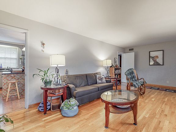 5th image of 4821 Merrill Ln