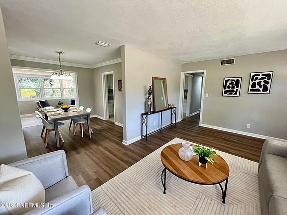3rd image of 1431 ARLINGWOOD Avenue