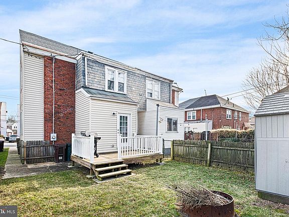 3rd image of 902 W 24th St