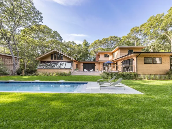 21 Saddle Ln, East Hampton, NY 11937