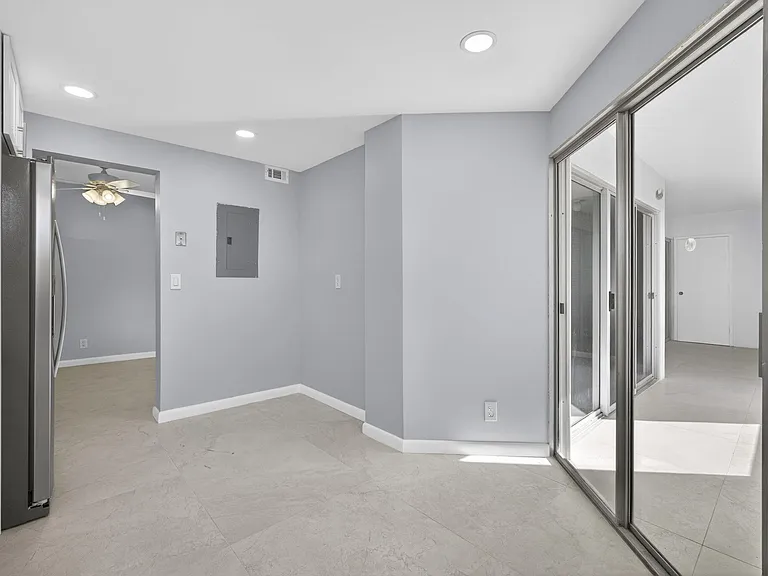 3590 Via Poinciana #202 — Photo 30