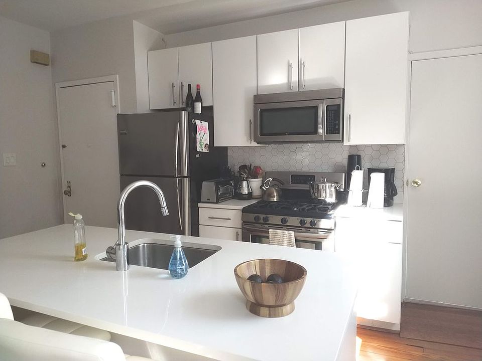 1st image of 194 President St APT 3