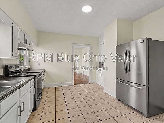 3rd image of 1832 Woodlawn Ave